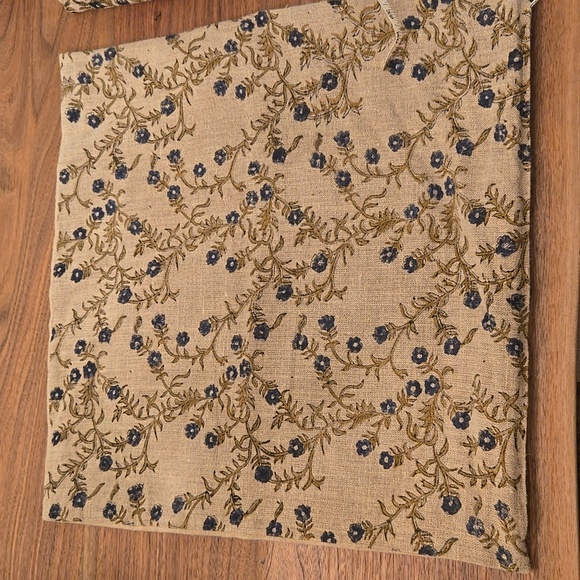 Beautiful Linen Accent Pillow cover - Picture 2 of 8